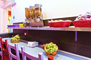 Breakfast cereal and fresh fruit