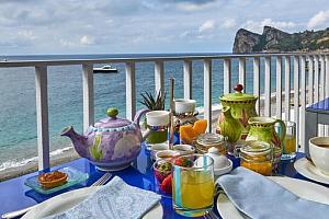 Breakfast with a sea view