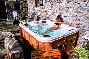 Jacuzzi, hot tub