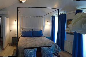 Modern four poster bed