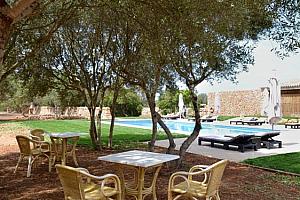 Pool and garden, luxury rural hotel