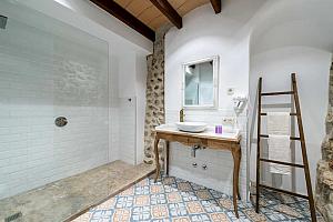 Walk-in shower