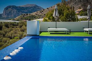 Infinity pool