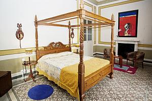 Four poster bed
