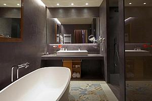 bathroom, Duquesa de Cardona