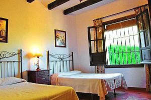 3 bedroom villa with pool