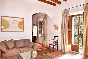 Sitting room with doors to garden