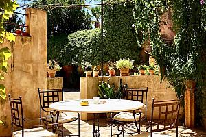 Apartment with private terrace