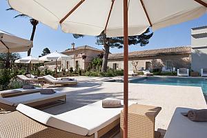 Swimming pool, luxury hotel, Mallorca