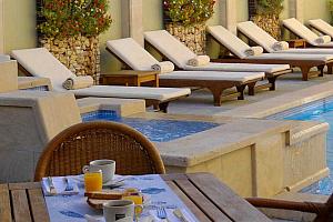 Pool with sunbeds
