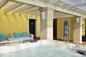 Relaxing rooftop jacuzzi