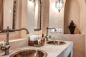 En-suite bathroom