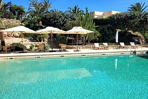 Pool with sunbeds and sunshades