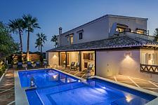 The Residence By The Beach House