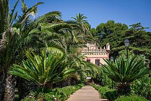 Luxury hotel in large grounds