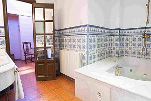 En-suite bathroom
