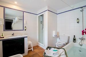En suite bathroom