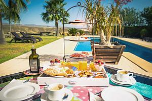 Breakfast by the pool