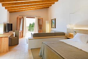 New Suite, Son Bernadinet
