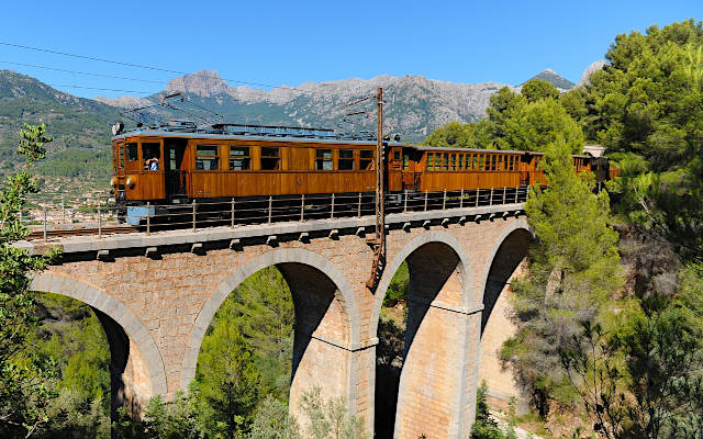 Palma-Soller train